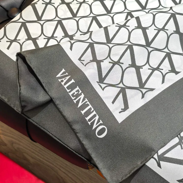 スーパーコピー ヴァレンティノ マフラー