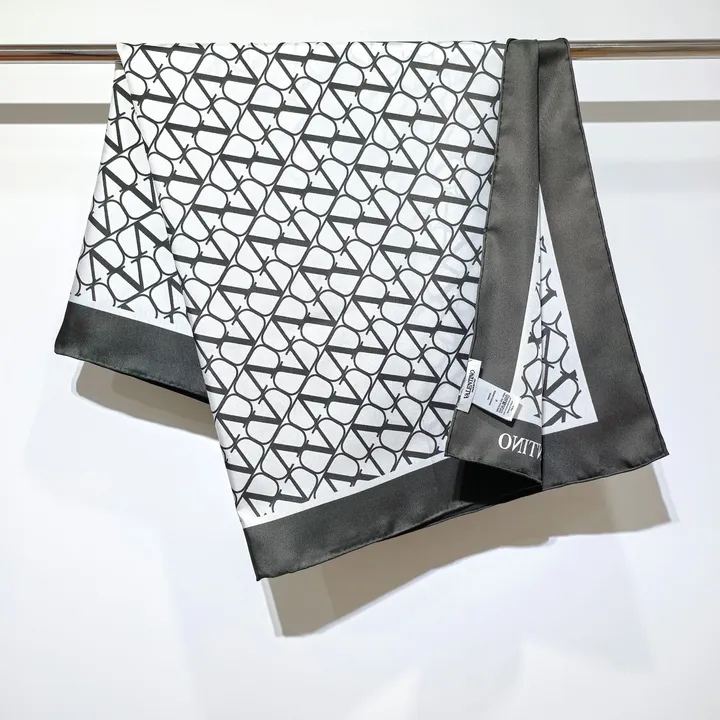 スーパーコピー ヴァレンティノ マフラー