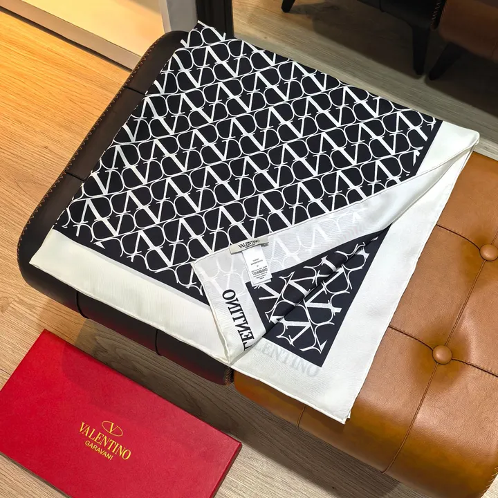 スーパーコピー ヴァレンティノ マフラー