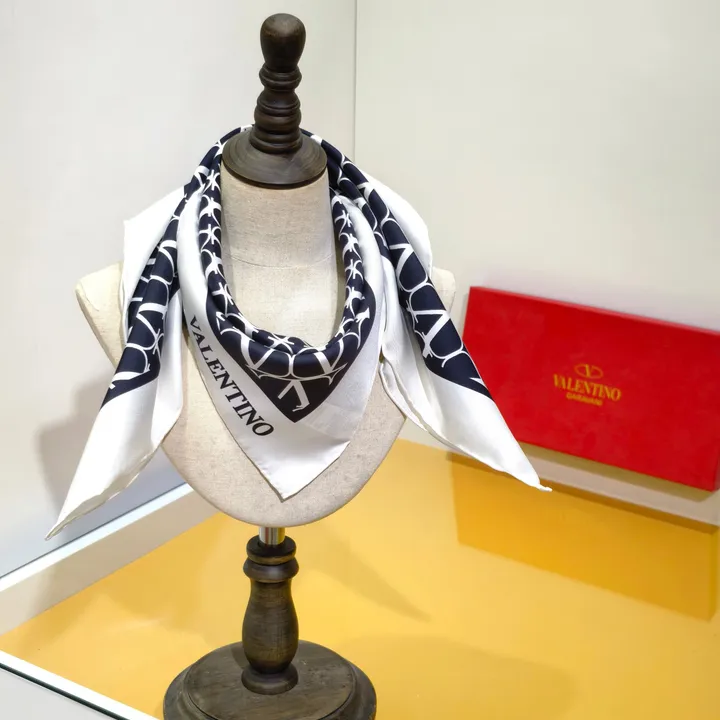 スーパーコピー ヴァレンティノ マフラー