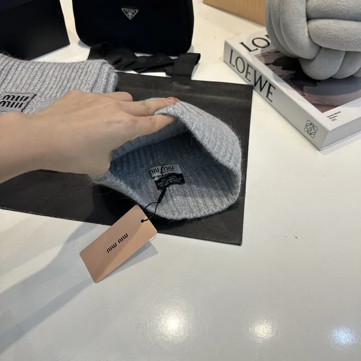 スーパーコピー ミュウミュウ マフラー