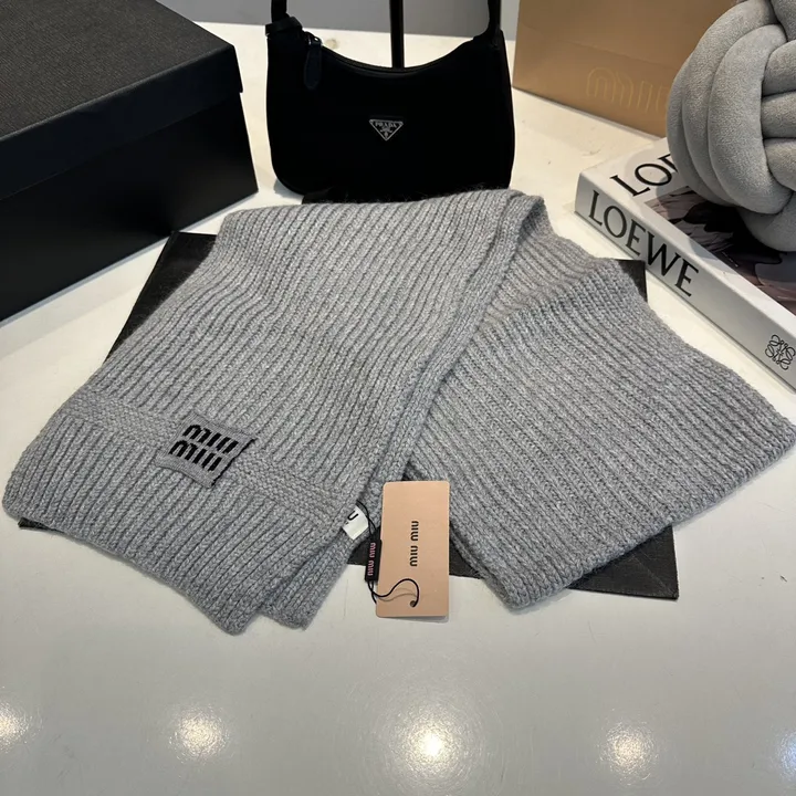 スーパーコピー ミュウミュウ マフラー