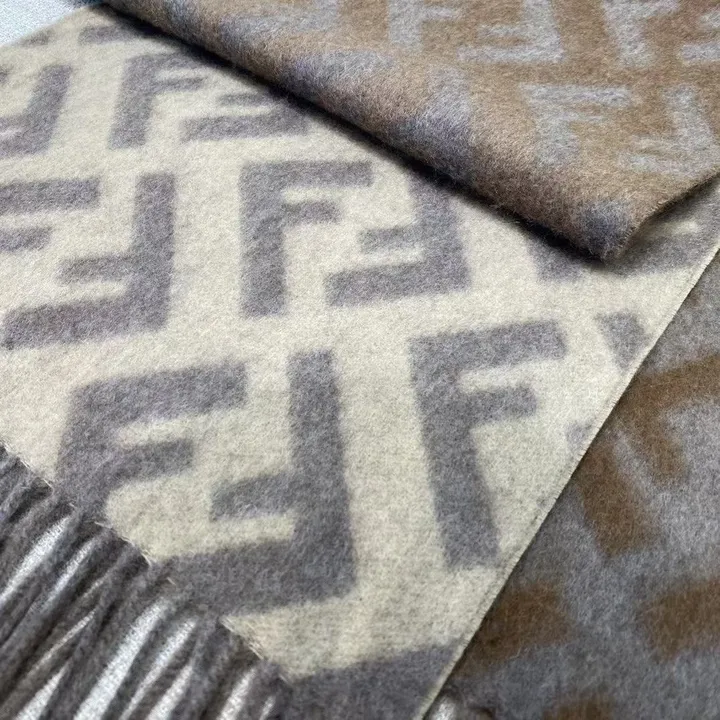 スーパーコピー フェンディ マフラー