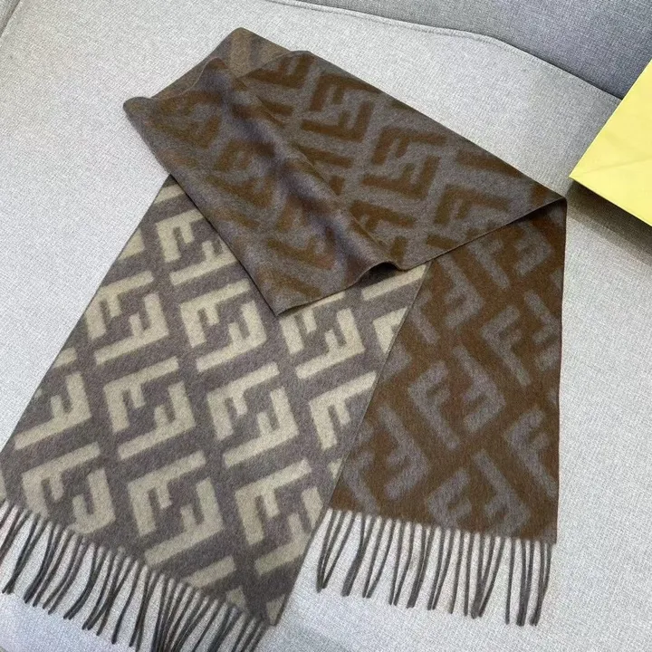 スーパーコピー フェンディ マフラー