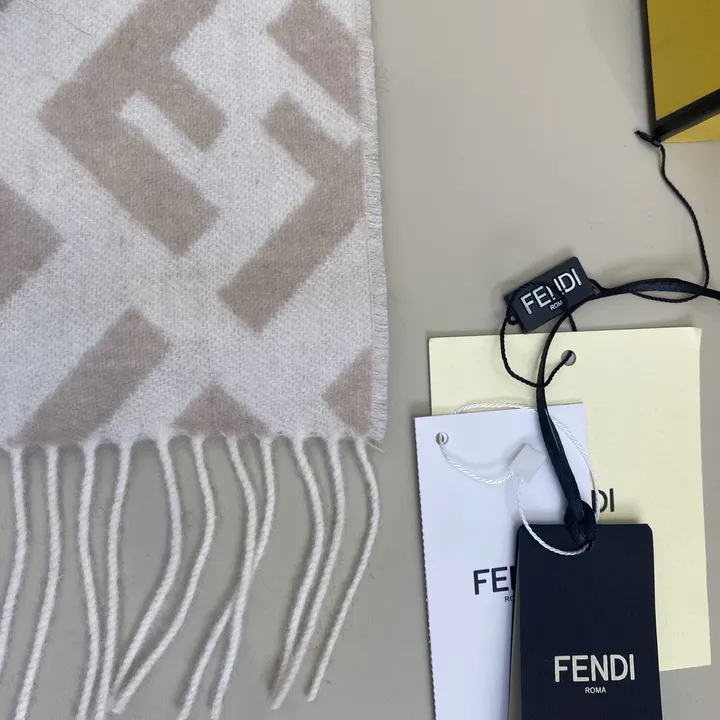 スーパーコピー フェンディ マフラー