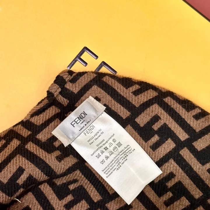 スーパーコピー フェンディ マフラー