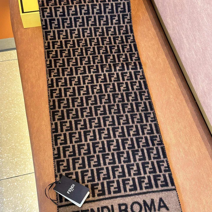 スーパーコピー フェンディ マフラー