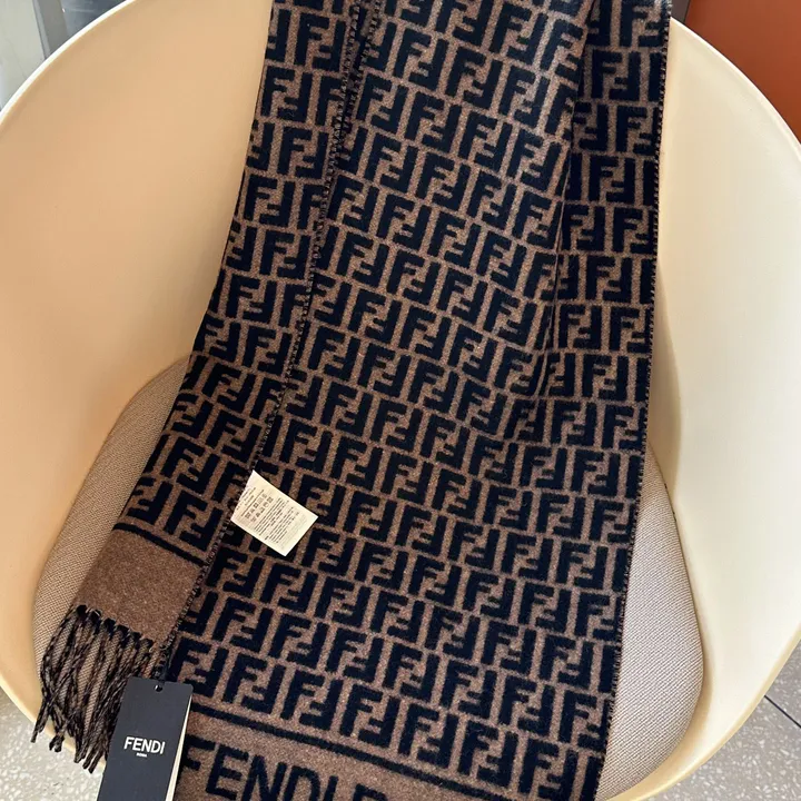 スーパーコピー フェンディ マフラー