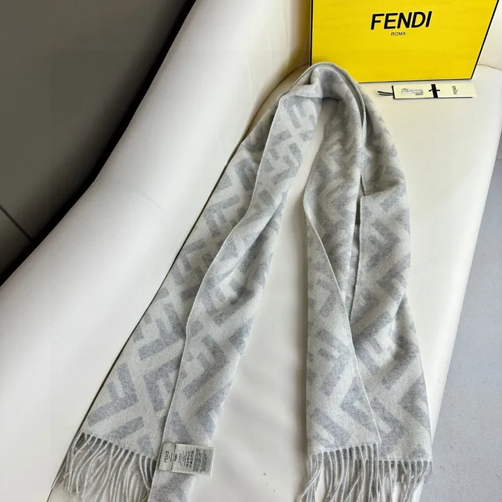 スーパーコピー フェンディ マフラー