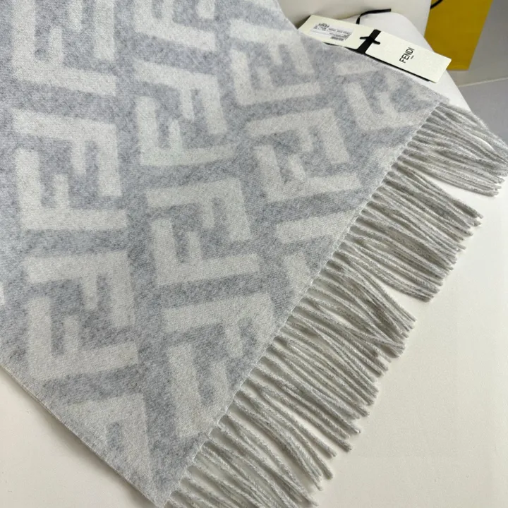 スーパーコピー フェンディ マフラー