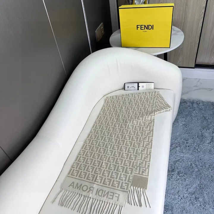 スーパーコピー フェンディ マフラー