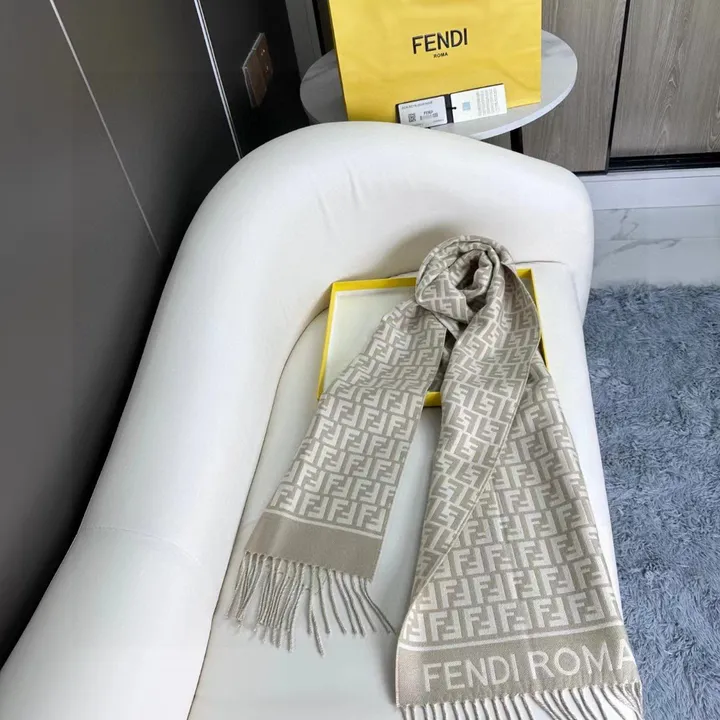 スーパーコピー フェンディ マフラー