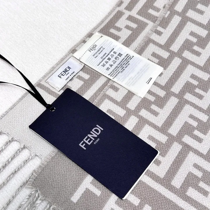 スーパーコピー フェンディ マフラー