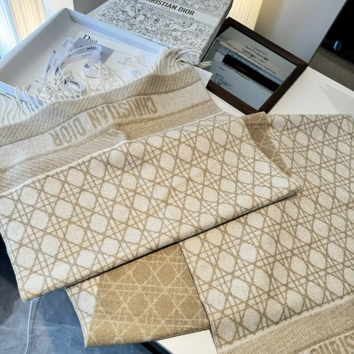 スーパーコピー ディオール マフラー