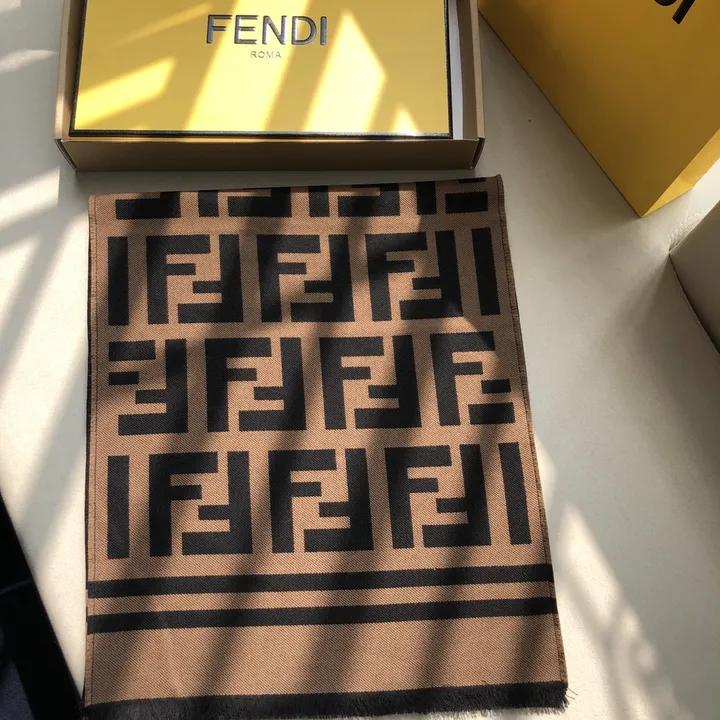 スーパーコピー フェンディ マフラー