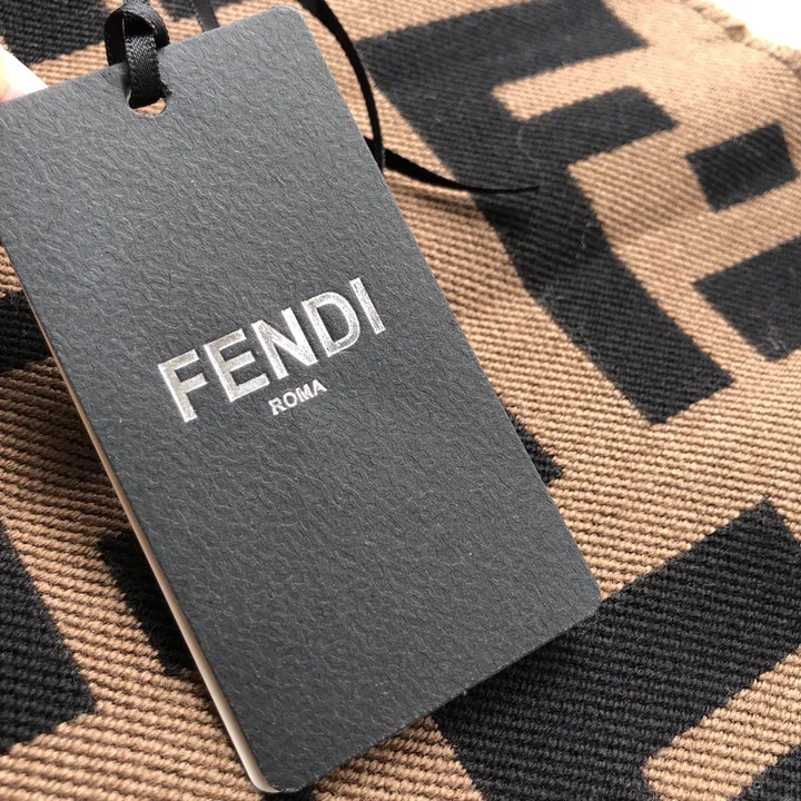 スーパーコピー フェンディ マフラー