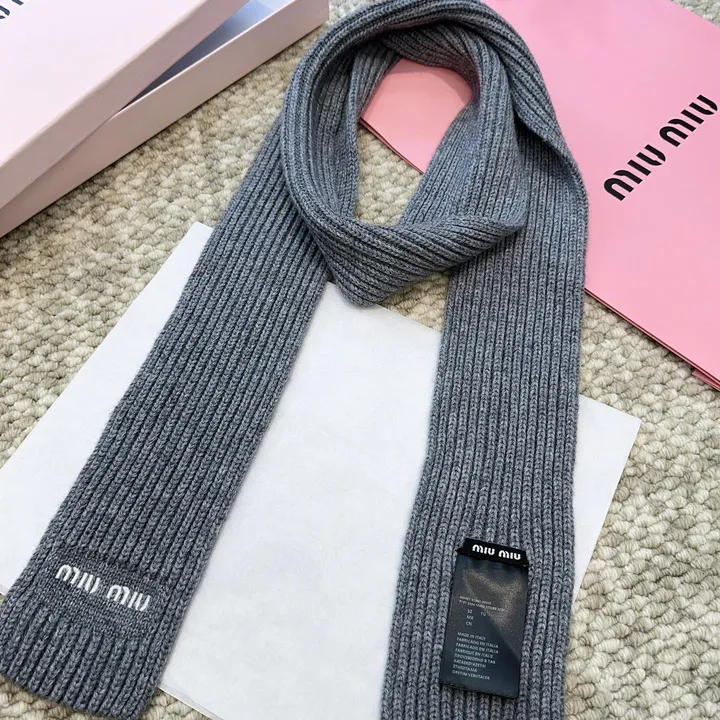 スーパーコピー ミュウミュウ マフラー