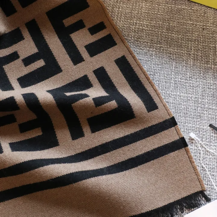 スーパーコピー フェンディ マフラー