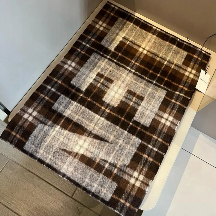 スーパーコピー バレンシアガ マフラー