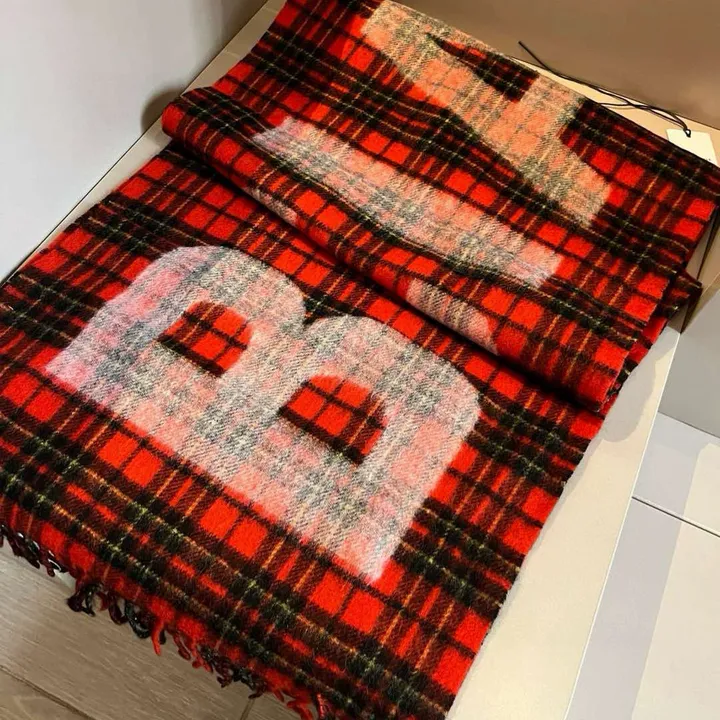 スーパーコピー バレンシアガ マフラー