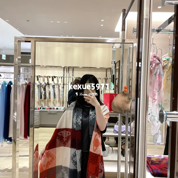 スーパーコピー ヴィヴィアン・ウエストウッド マフラー