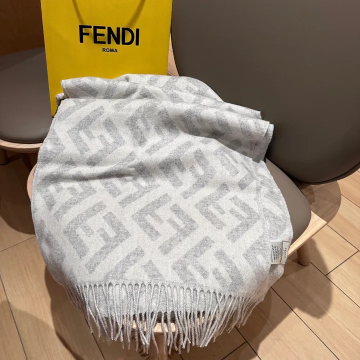 スーパーコピー フェンディ マフラー