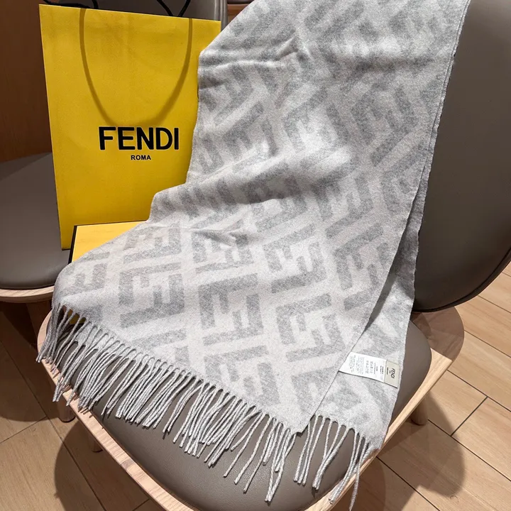 スーパーコピー フェンディ マフラー