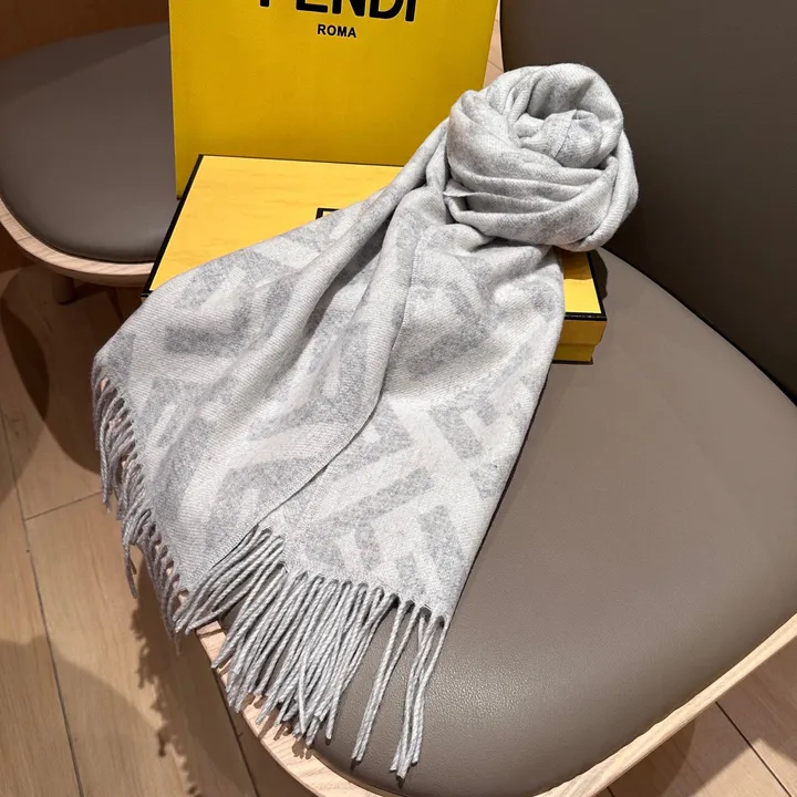 スーパーコピー フェンディ マフラー