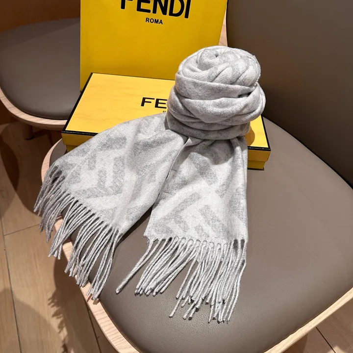 スーパーコピー フェンディ マフラー