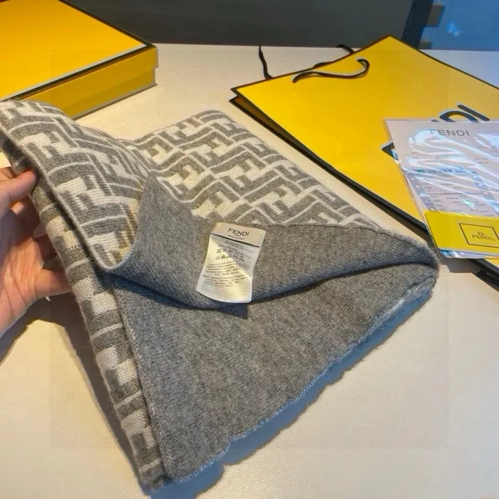 スーパーコピー フェンディ マフラー