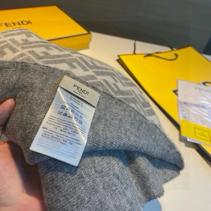 スーパーコピー フェンディ マフラー