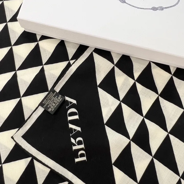 スーパーコピー プラダ マフラー