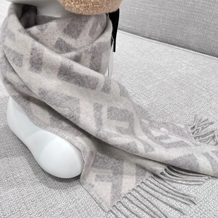 スーパーコピー フェンディ マフラー