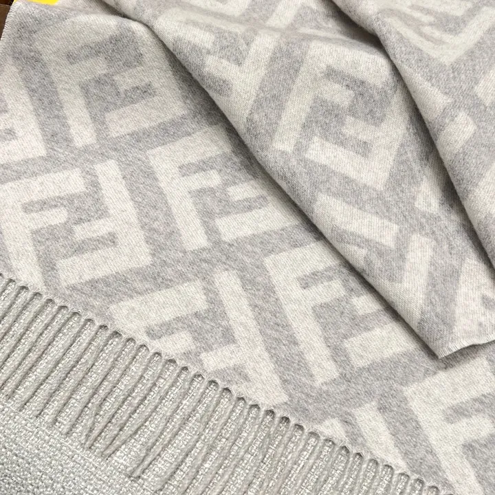 スーパーコピー フェンディ マフラー