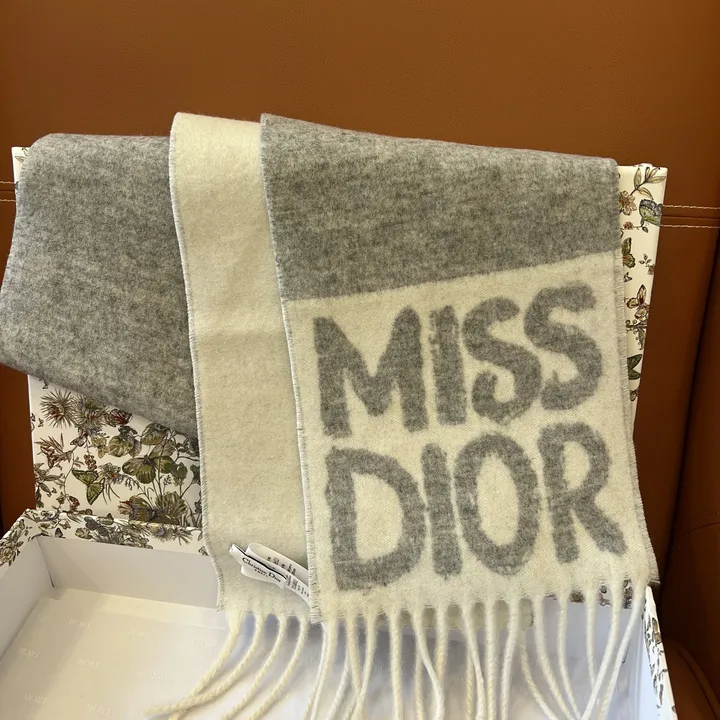 スーパーコピー ディオール マフラー