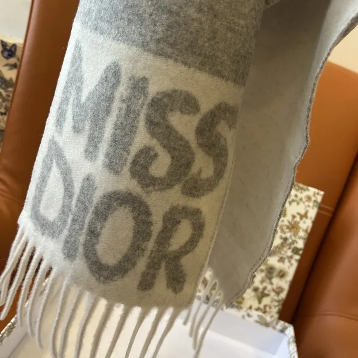 スーパーコピー ディオール マフラー