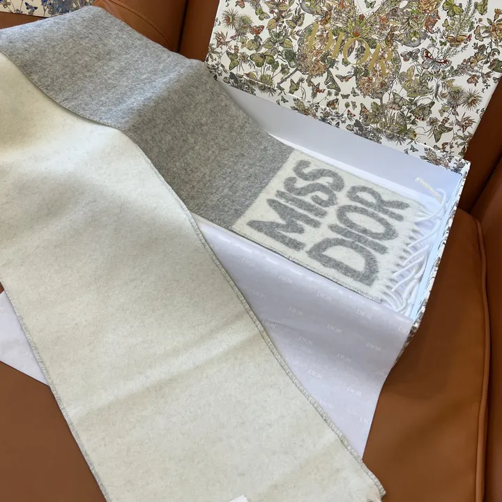 スーパーコピー ディオール マフラー