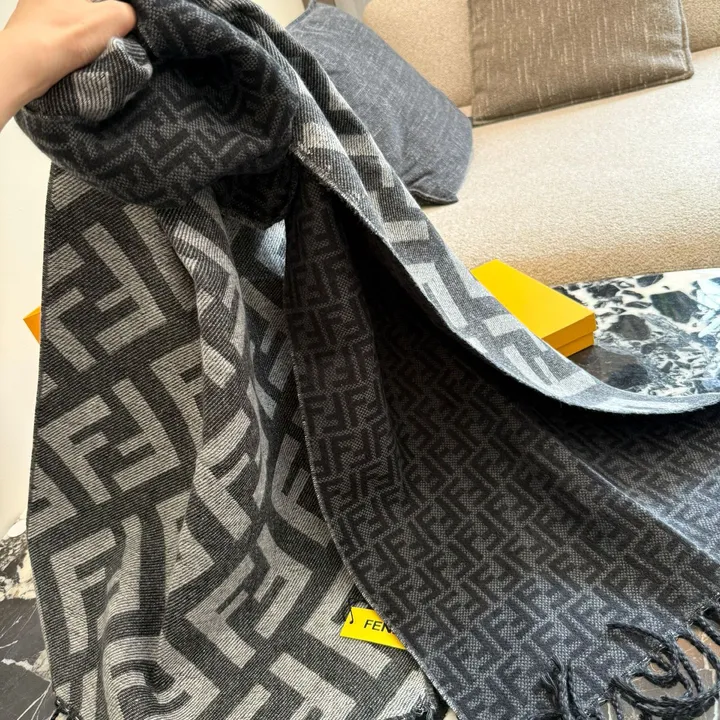 スーパーコピー フェンディ マフラー