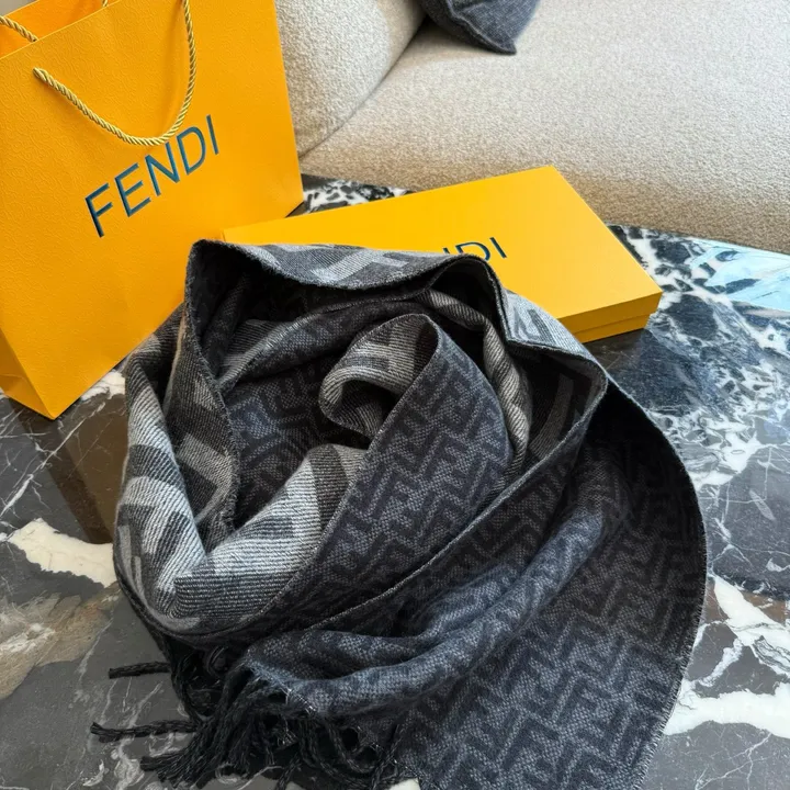 スーパーコピー フェンディ マフラー