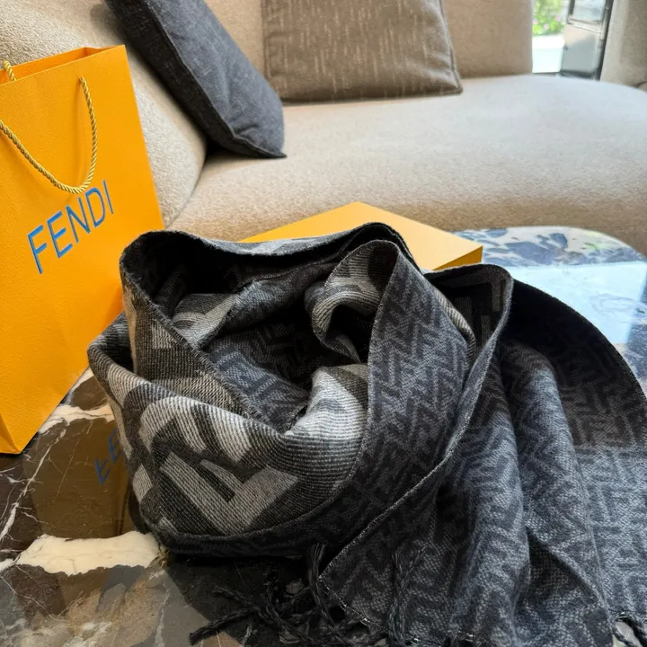 スーパーコピー フェンディ マフラー