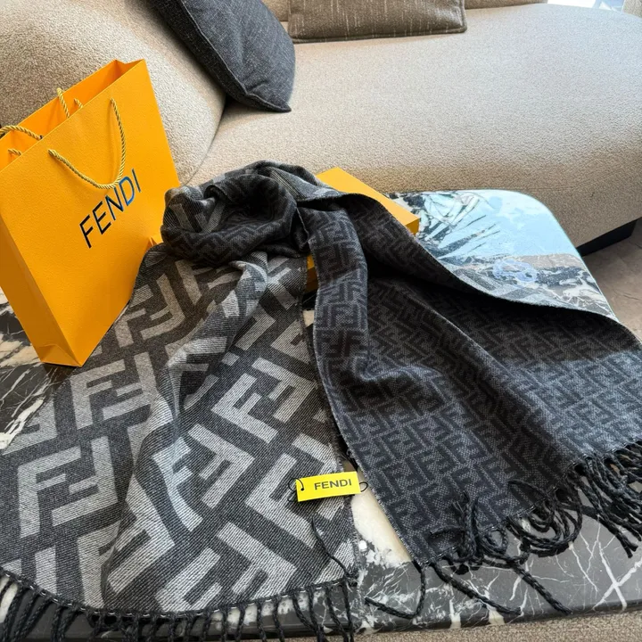 スーパーコピー フェンディ マフラー