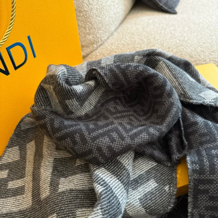 スーパーコピー フェンディ マフラー