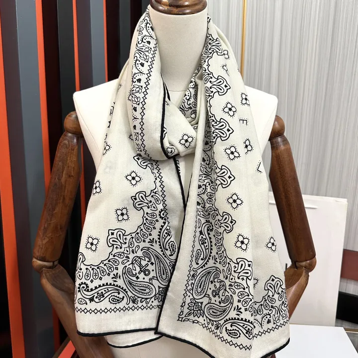 スーパーコピー セリーヌ マフラー