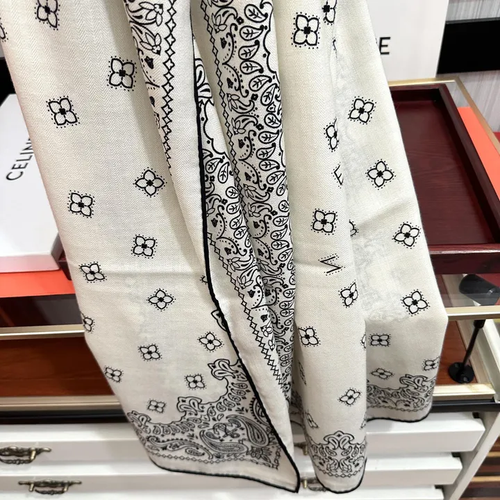 スーパーコピー セリーヌ マフラー