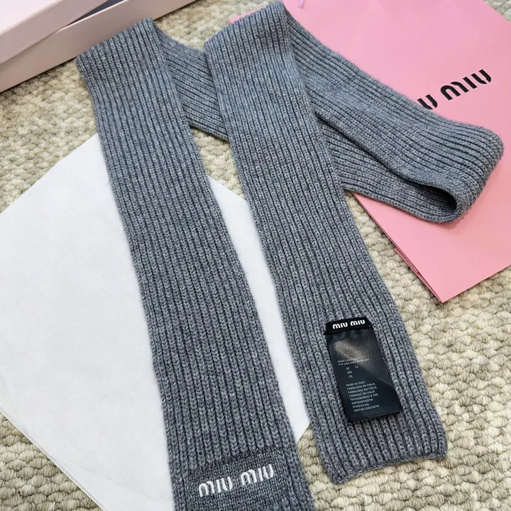 スーパーコピー ミュウミュウ マフラー