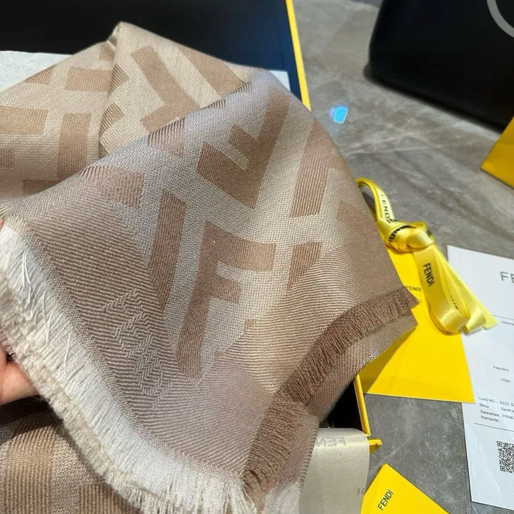 スーパーコピー フェンディ マフラー