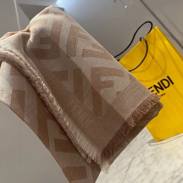 スーパーコピー フェンディ マフラー