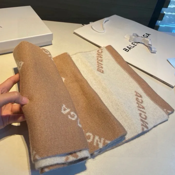 スーパーコピー バレンシアガ マフラー