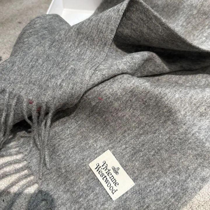 スーパーコピー ヴィヴィアン・ウエストウッド マフラー