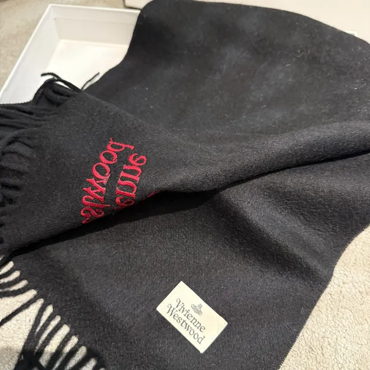 スーパーコピー ヴィヴィアン・ウエストウッド マフラー